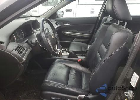 2010 Honda Accord z USA, uszkodzony, nr VIN 1HGCP3F86AA025456